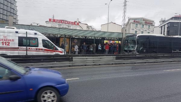 Haramidere'de metrobüs kazası, yaralılar var