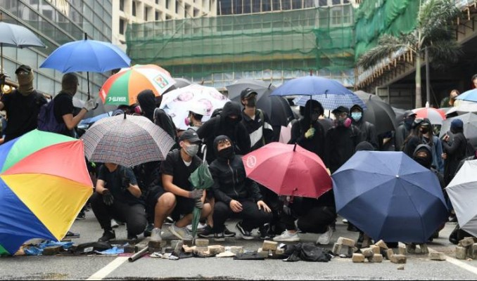Hong Kong'daki protestoların ardı arkası kesilmiyor!
