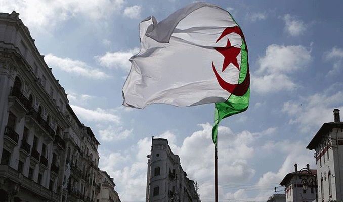 Cezayir'de cumhurbaşkanlığı seçimi adayları açıklandı