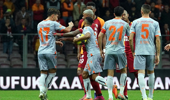 Galatasaray, Başakşehir'e evinde mağlup oldu