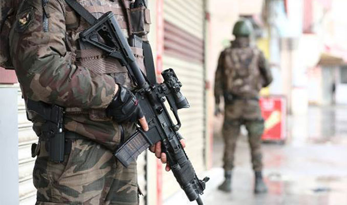 Adana'da şafak operasyonunda 24 gözaltı 