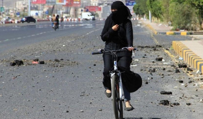 İran'da kadınlara bisiklet yasağı