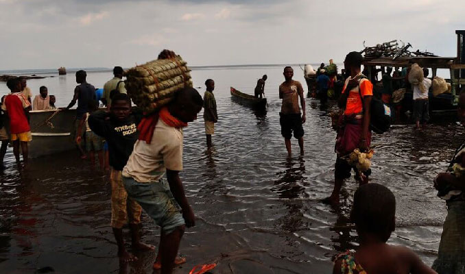 KDC'de tekne battı: Onlarca ölü