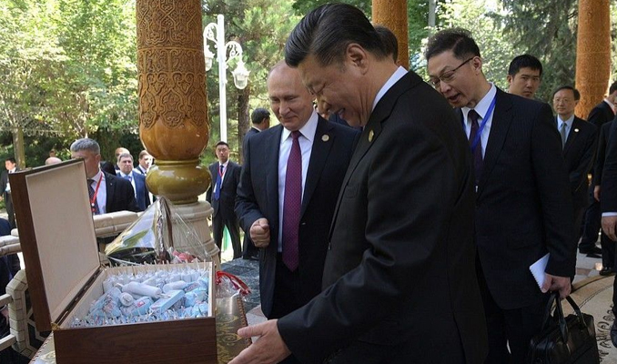 Putin’den Xi Jinping’e doğum günü jesti
