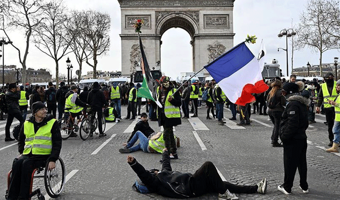 Fransa'da sarı yelekliler gösterilerin 35. haftasında sokaklarda