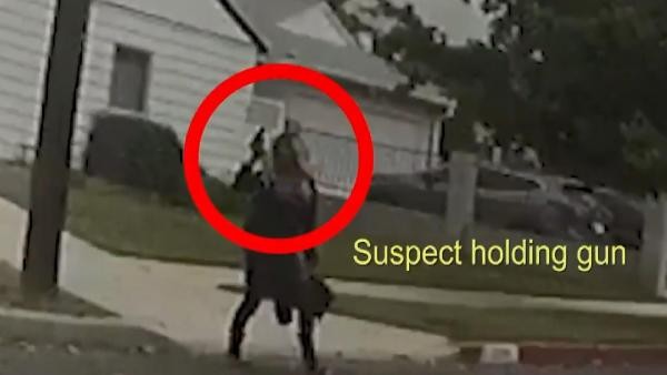 ABD polisi, silahı kendisine doğrultan kadını vurdu