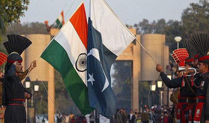 Pakistan ile Hindistan arasında ticari ilişkiler askıya alındı