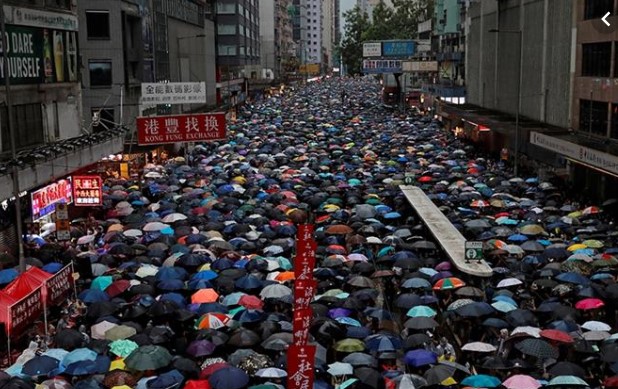 Hong Kong'da sular durulmuyor! Protestolar artacak