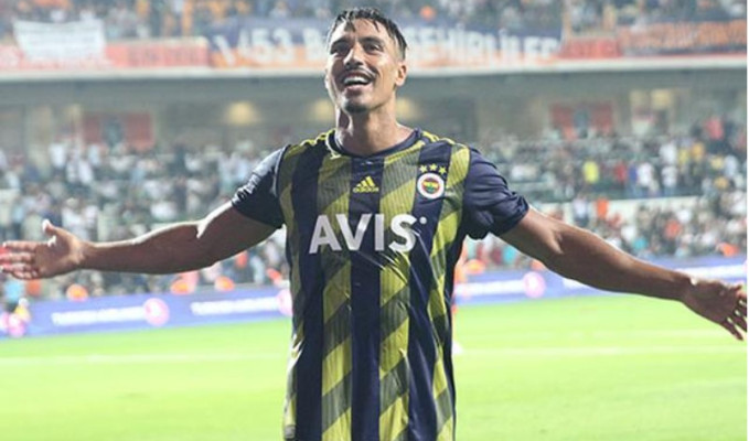 Son dakika golüyle hayat buldu: Medipol Başakşehir - Fenerbahçe: 1-2