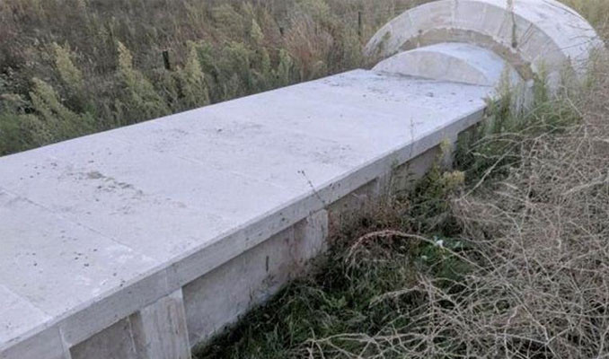 2 bin 300 yıllık mezarın üstüne beton döktüler