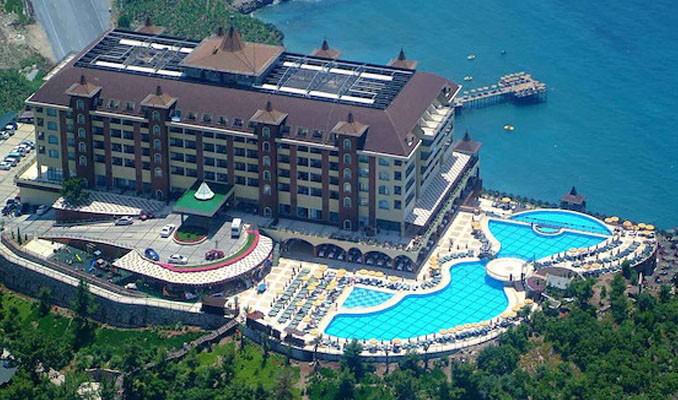 Alanya'daki Utopia World Hotel devroluyor
