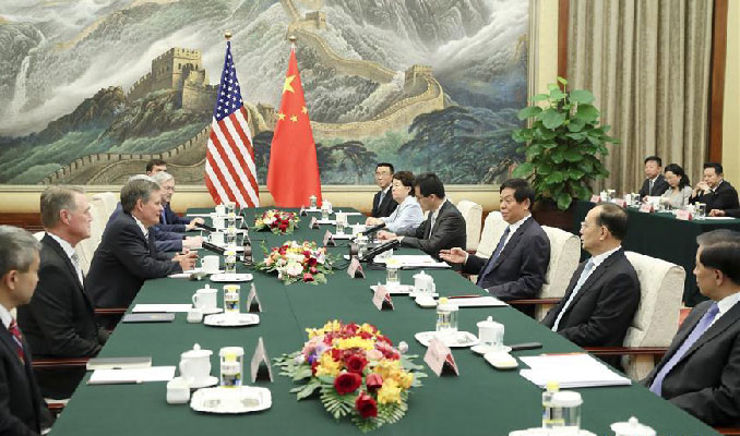 Sürpriz buluşma! Çin meclis başkanı ABD'li senatörlerle görüştü