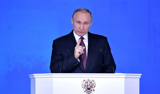 Putin, yeni hükümeti oluşturan kararnameyi imzaladı