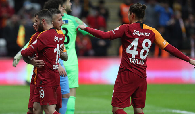 Galatasaray, Çaykur Rizespor'u yenerek kupada çeyrek finale yükseldi
