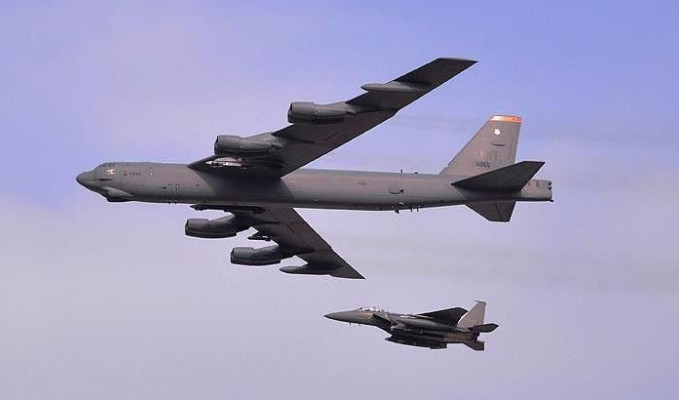 ABD İran için nükleer kapasiteli 6 bombardıman uçağı gönderiyor