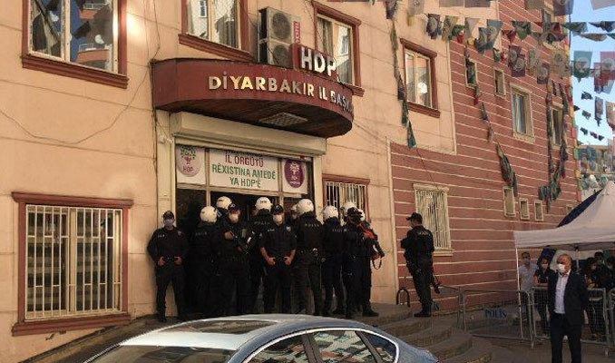 Diyarbakır’da HDP il binasına operasyon