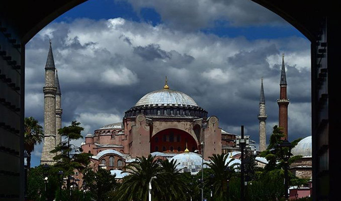 Cumhurbaşkanı Erdoğan'dan Ayasofya Camii'ne hediye