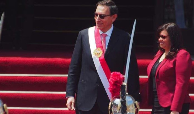 Peru Devlet Başkanı Vizcarra görevinden azledildi