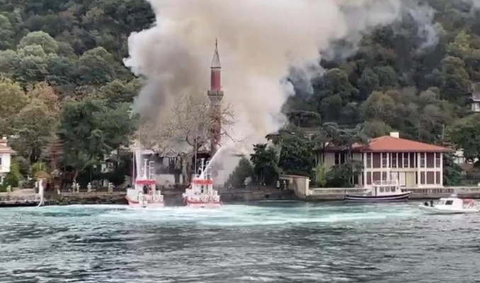 Çengelköy'de tarihi camide yangın