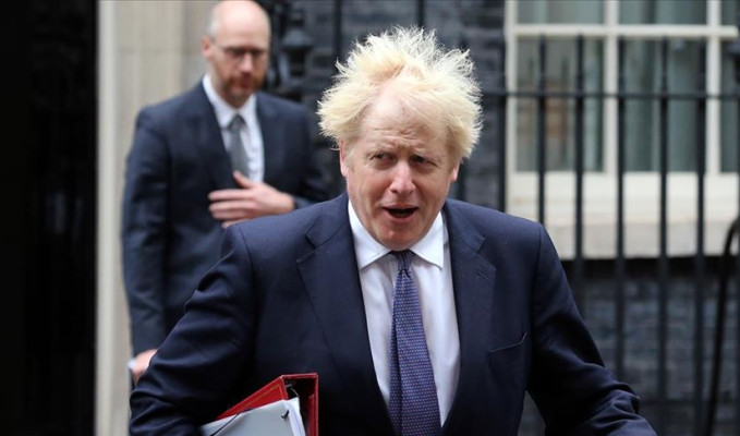 Boris Johnson kendi isteğiyle karantinaya girdi