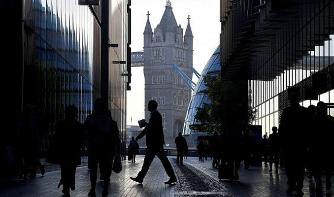İngiltere hizmet sektöründe son dört ayın en zayıf performansı