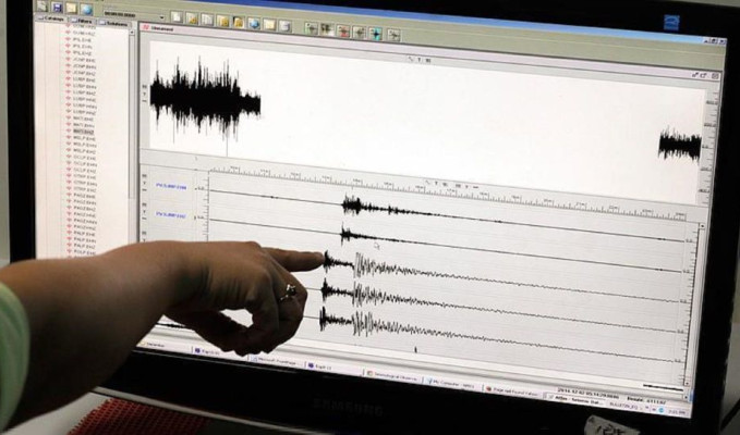 İzmir'de 4.2 büyüklüğünde deprem oldu