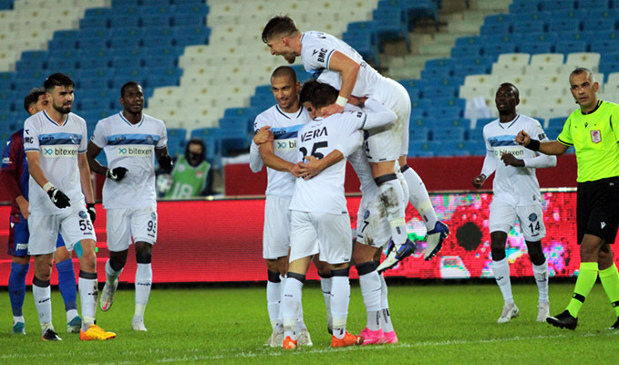 Adana Demirspor, Trabzonspor'u kupanın dışına itti