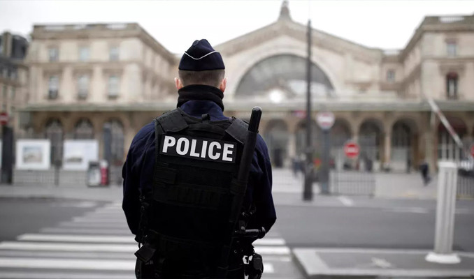 Fransa'da silahlı çatışmada 3 polis hayatını kaybetti