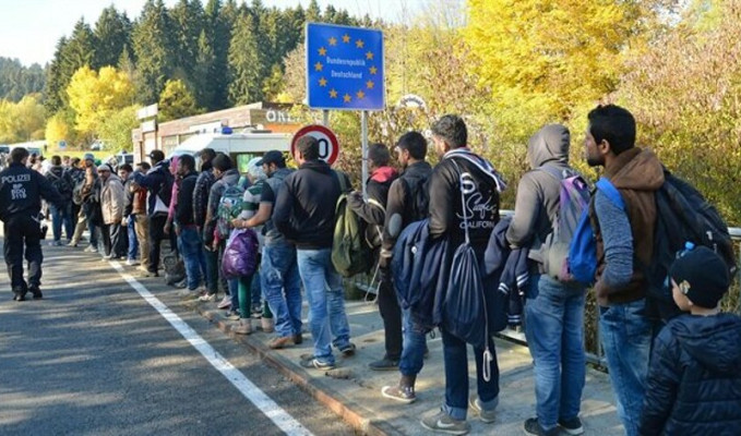 Almanlar 2021'de Suriyelileri sınır dışı edecek