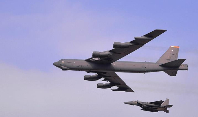 ABD, 2 nükleer bombardıman uçağını Orta Doğu'ya gönderdi