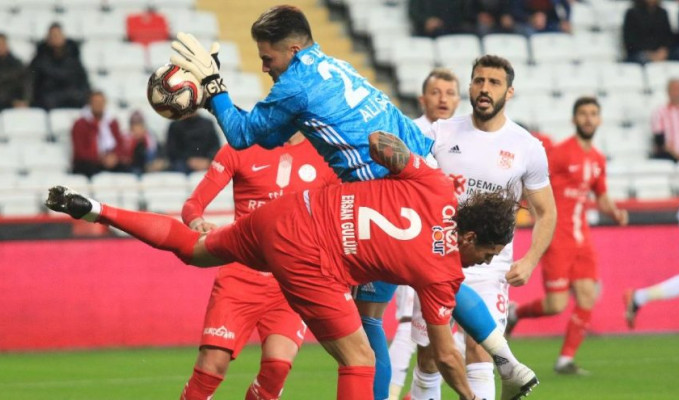 Antalyaspor, çeyrek finalin ilk maçında Sivasspor ile berabere kaldı