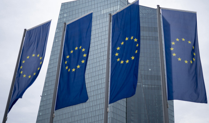 ECB faiz oranlarını değiştirmedi ama uzun vadeli kredi sundu