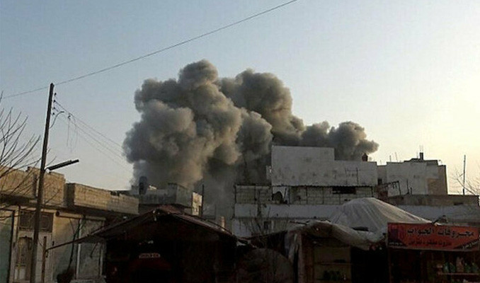  Rus uçakları İdlib'de sivilleri vurdu: 16 ölü