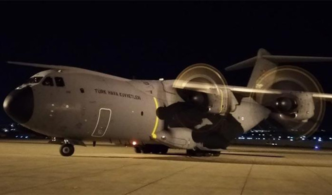 İngiltere'ye sağlık yardımı götüren uçak Ankara'ya döndü