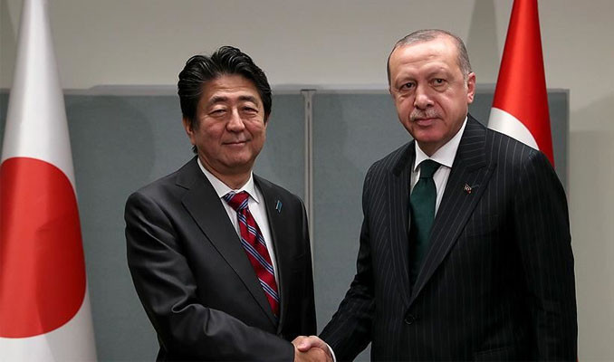 Erdoğan ve Japonya Başbakanı Abe korona virüsle mücadeleyi görüştü