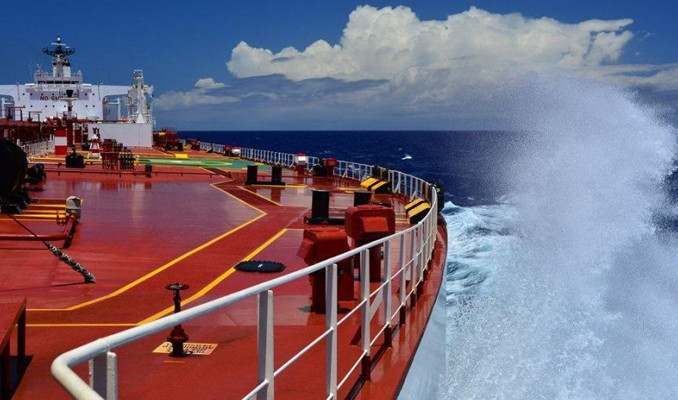 Milyonlarca varil petrol, gemilerde bekliyor