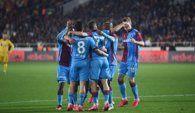 Trabzonspor 3 büyüklere fark attı