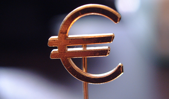 Merkel'den mahkeme kararı sonrası euro çıkışı