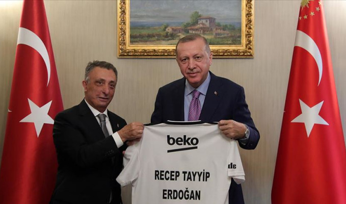 Cumhurbaşkanı'ndan Beşiktaş Başkanı Çebi'ye geçmiş olsun telefonu