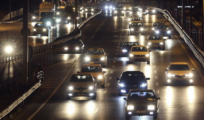 Kısıtlama bitti İstanbul trafiği coştu
