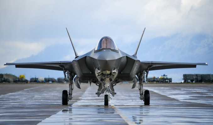 Lockheed Martin F-35 üretimini yavaşlatıyor