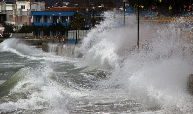 Meteoroloji uyarmıştı! İstanbul'da lodos etkisini artırdı
