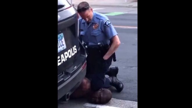ABD'de siyahi adamın ölümüne neden olan polislerin işine son verildi