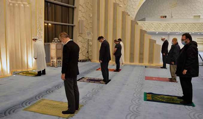 Almanya'da camiler ibadete açıldı