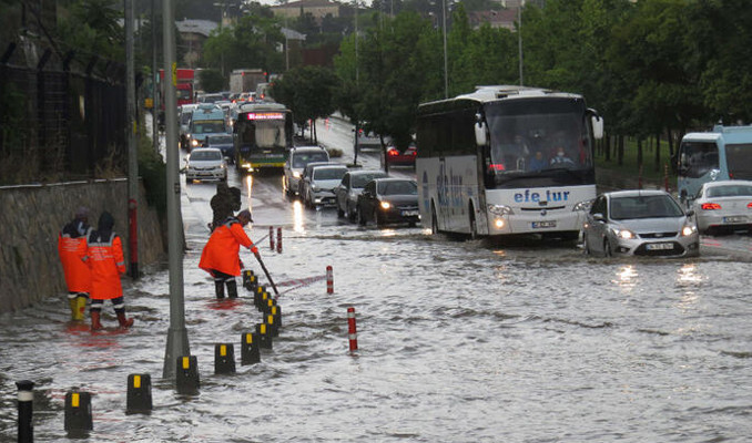 İstanbul'daki yağış çevre illerde sele neden oldu