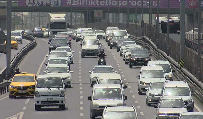 İstanbul'da yasak biter bitmez trafik yoğunluğu oluştu