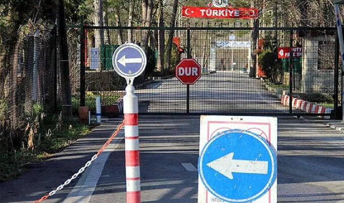 Yunanistan sınır kapılarını Türklere açıyor