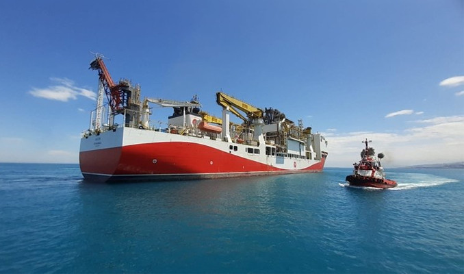 Fatih sondaj gemisi Trabzon Limanı’na yanaştı