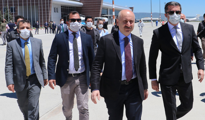 Bakan Karaismailoğlu Erzurum Havalimanı'nda incelemelerde bulundu