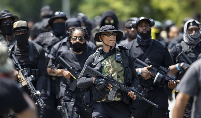 ABD'de silahlı göstericiler polis şiddetini protesto etti